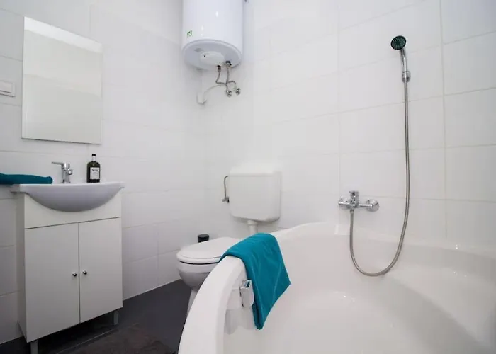 Cityscape Budget Thokoly Daire