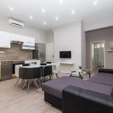 Cityscape Budget Thokoly Apartment